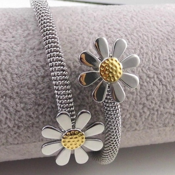 Bangle bracelet - Picture 3 of 4